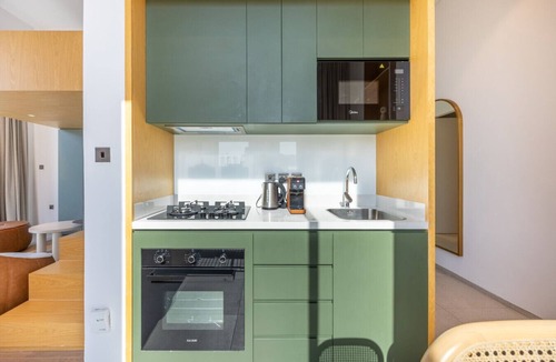 Al Satwa Apartment | Mood 22 - Deluxe Loft Studio with Private Terrace