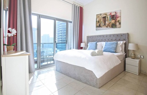 Dubai Marina Apartment | ONE Bedroom with Sea view in Dubai Marina - Z1106