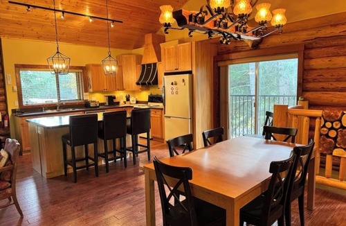 Anglemont House | Our luxury log home is perfect for your next family or friend getaway.