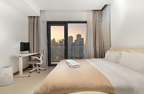 Dubai Marina Apartment | Panoramic Marina 1BR City Skyline Views with Balcony, Pool & Gym Access