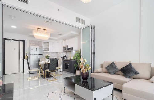 Discovery Gardens Apartment | Pearlz by Danube
