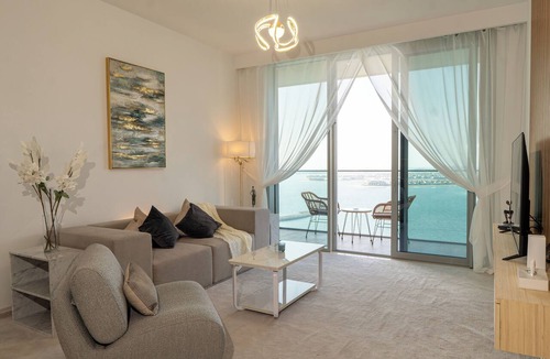Dubai Marina Apartment | Plush 2 bed Apartment | Full Sea View | A* Service | Direct Beach Access