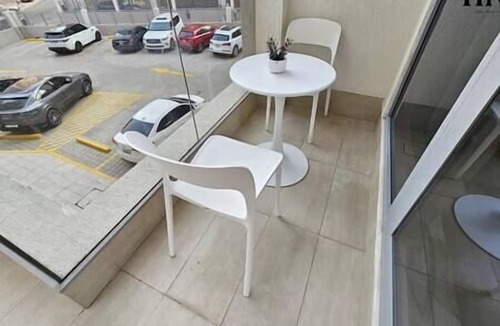 Dubai Apartment | Poolside Apt 15 Min to Airport & Downtown Dubai