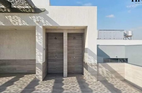 Dubai Apartment | Poolside Apt 15 Min to Airport & Downtown Dubai