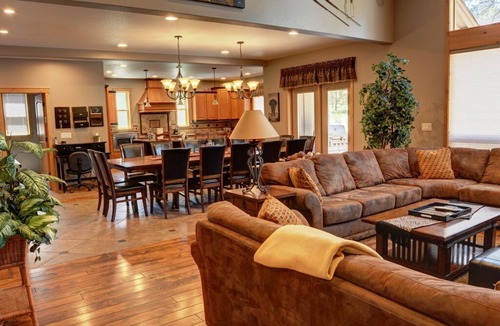 Deer Park House | Premier Luxury Home with 6 BR/7 BA, Hot Tub, Game Room, SHARC passes, A/C