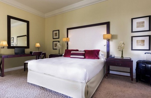 Garhoud Hotel | Premium Executive | Movenpick Al Bustan | DXB 5 Min, Spa, Health Club | 2 Units