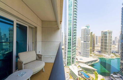 Jumeirah Lake Towers Apartment | Prime JLT Stay | Near Metro & Lakeside Dining