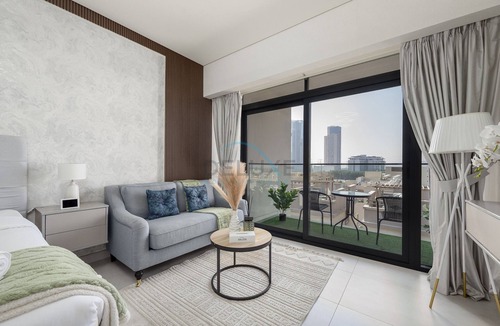 Jumeirah Village Apartment | Prime Location, Near Bus Stop, Steps from the Park, 20 Minutes to Dubai Marina