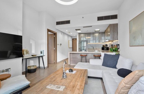 Jumeirah Lake Towers Apartment | Relaxing City Escape in JLT