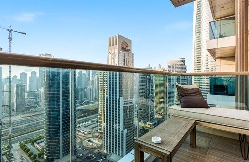 Jumeirah Lake Towers Apartment | Relaxing City Escape in JLT