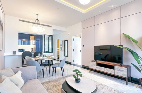 Downtown Dubai Apartment | Romantic 1BR with Hot Tub Balcony in Business Bay - 10AB08