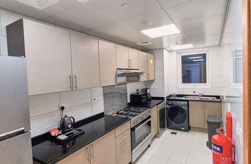 Al Danah Apartment | Royal Home Deluxe Apartments, Beach View, 5min to Corniche