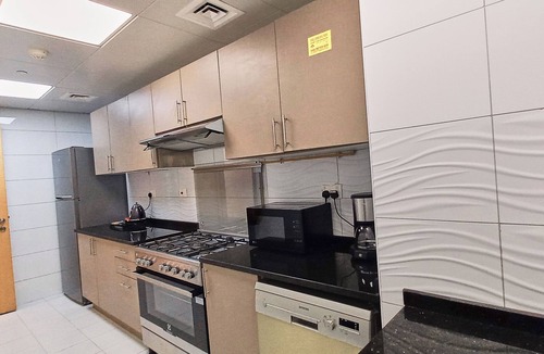 Al Danah Apartment | Royal Home Deluxe Apartments, Beach View, 5min to Corniche