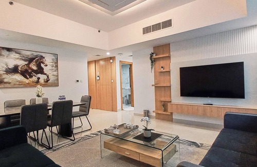 Al Danah Apartment | Royal Home Deluxe Apartments, Beach View, 5min to Corniche