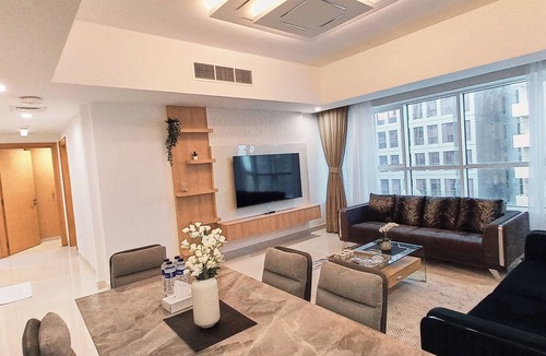 Al Danah Apartment | Royal Home Deluxe Apartments, Beach View, 5min to Corniche