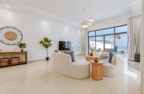 Sharm Villa | Sea Views 4BR and Assistant's Room Villa with Heated Pool, Sharm - Al Dana Villa, Al Dana Island by Deluxe Holiday Homes