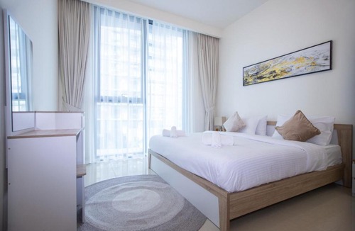 Mina Al Arab Apartment | Serene Chic 1BR in Bay Residences Central 1