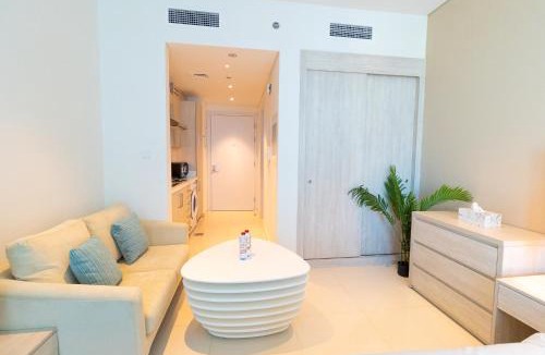 Palm Jumeirah Apartment | Seven Palm Studio - Direct Beach Access- Rooftop Infinity Pool