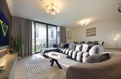 Al Hamriya Villa | Silk Valley - 4B near Al Hamriyah steps away from Beach