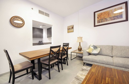 Sharjah Apartment | Silk Valley - Luxury 1BR: Steps away from Dining and Entertainment