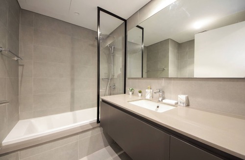 Sharjah Apartment | Silk Valley - Luxury 1BR: Steps away from Dining and Entertainment