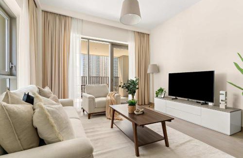 Dubai Apartment | Silkhaus Vacation Homes Chic 1BR in Creek Beach Grove with Pool view