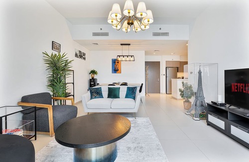 Downtown Dubai Apartment | Sleek 3BR with Burj Park & Dubai Fountain view