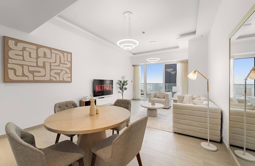 Jumeirah Lake Towers Apartment | Sleek & Stylish 1BR w Gym & Pool, 10 MIN JBR Beach