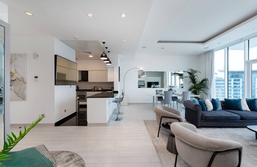 Palm Jumeirah Apartment | Sophisticated 1BR Palm Apt w/Beach Access