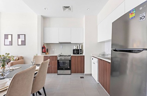 Dubai Apartment | Spacious 2BR Apartment in Golf Views Block A
