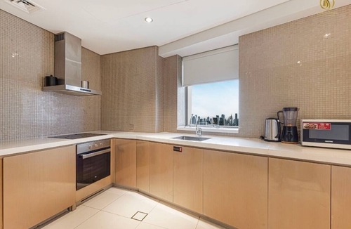 Downtown Dubai Apartment | Spacious 3-bedroom apartment with AC in lovely Dubai
