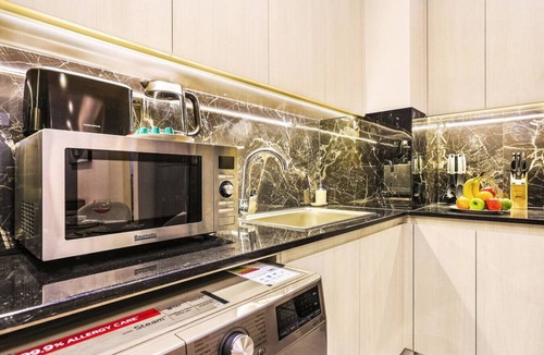 Jadaf Apartment | Spacious 3BR Family Stay with Balcony Views of Burj and City Lights