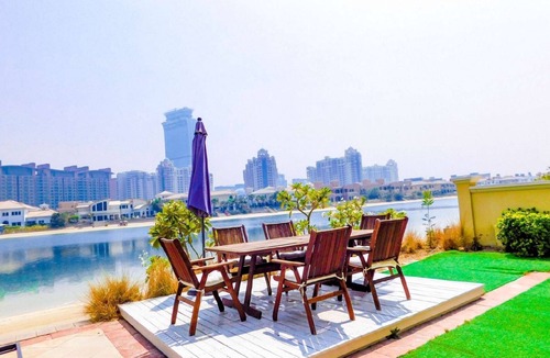Palm Jumeirah Villa | Spacious 7-bedroom villa with AC and WiFi in welcoming Dubai