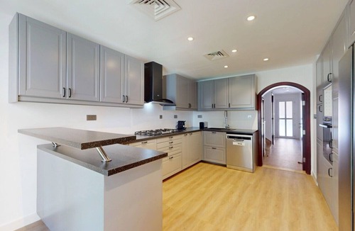 Arabian Ranches House | Spacious l 4 Bed Villa with Garden Pool and BBQ