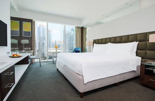 Jumeirah Lake Towers Hotel | Standard Room | voco Bonnington | Leisure Deck, Pool, JLT Stay