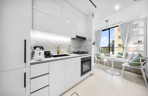 Jumeirah Village Circle Apartment | StayShort - Bright & Comfortable Studio Apartment in Jumeirah Village Circle for 2 with Balcony!