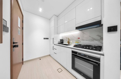 Jumeirah Village Circle Apartment | StayShort - Bright & Comfortable Studio Apartment in Jumeirah Village Circle for 2 with Balcony!