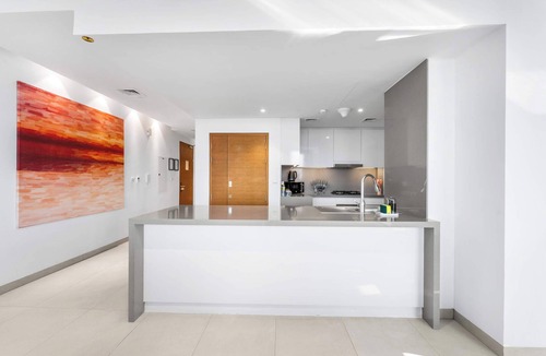 Nad Al Sheba Apartment | StayShort - Luxury 3BR Apartment in Meydan that Sleeps 5