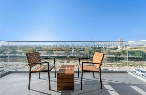 Nad Al Sheba Apartment | StayShort - Luxury 3BR Apartment in Meydan that Sleeps 5