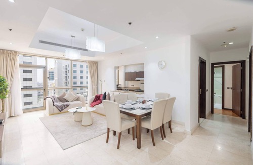 Al Barsha 1 Apartment | StayShort - Spacious 2-Bed Al Barsha Escape - Balcony & Modern Amenities, Fits 4