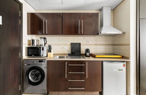Jumeirah Lake Towers Apartment | StoneTree - GoldCrest Views 2 Studio - Family-friendly Community