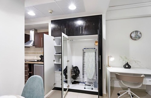 Jumeirah Lake Towers Apartment | StoneTree - Cozy Studio - JLT