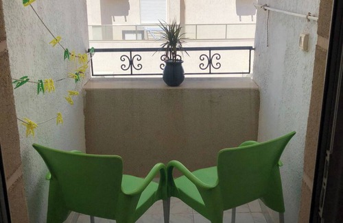 Eastern Khezama Apartment | Studio Sleeps 2 with Balcony & Free Parking