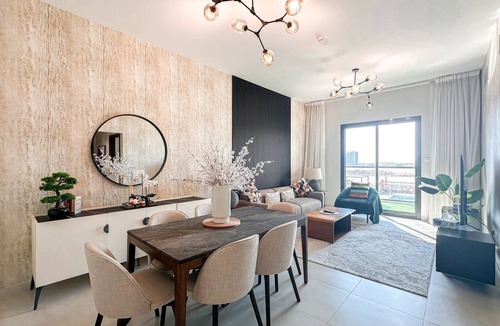 Dubai Apartment | Stunning 1BR Luxury Apt with Pool View