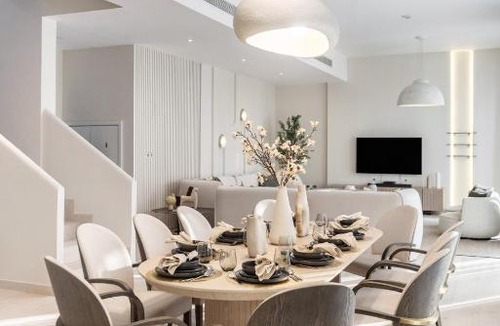 Palm Jumeirah Villa | Stunning Palm Villa with Rooftop Garden, Resort Style Pool and Beach by Exclusive Holiday Homes