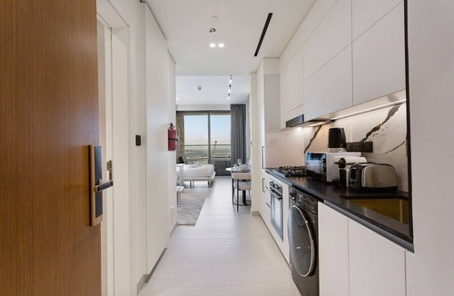 Downtown Dubai Apartment | Stunning Studio w/Private Jacuzzi in Trillionaire