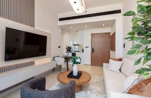 Jumeirah Village Circle Apartment | Stylish 1-Bedroom in Binghatti House JVC