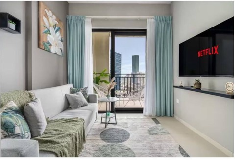 Business Bay Apartment | Stylish 1BR in Dubai - Canal View - Walk to Burj Khalifa