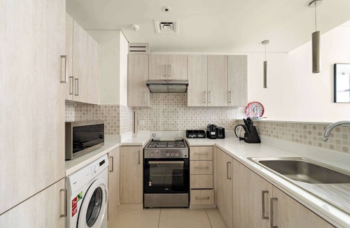 Jebel Ali Apartment | Stylish 1BR in Palm Jumeirah with Rooftop Pool