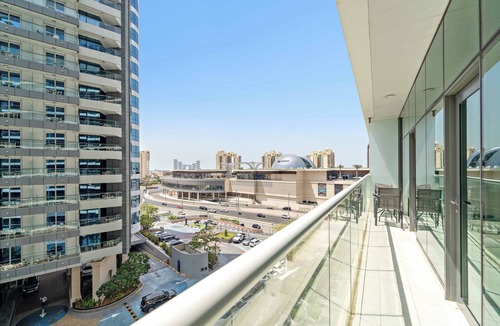 Jebel Ali Apartment | Stylish 1BR in Palm Jumeirah with Rooftop Pool